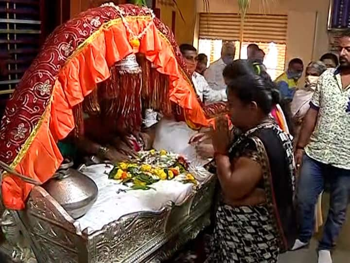 Ashadhi Ekadashi, Rukmini mata and Nilobarai Paduka sant bhet मानाच्या दहा पालख्यांपैकी रुक्मिणी माता आणि निळोबाराय पादुकांची झाली संत देव भेट, शहरातील संचारबंदीमुळे नागरिक वेठीला