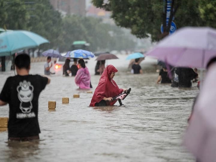 More than 1.2 million people affected by floods in China, 25 killed, army deployed for rescue China Flood: चीन में बाढ़ से 12 लाख से ज्यादा लोग प्रभावित, 25 की मौत, बचाव के लिए उतारी सेना  