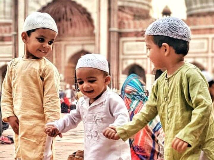 ইব্রাহিমের ভক্তি দেখে সন্তুষ্ট হন আল্লাহ। তিনি তাঁর দূত গেব্রিয়েল বা জিব্রিলকে পাঠান ইব্রাহিমের কাছে। গেব্রিয়েল ইব্রাহিমকে বলেন, আল্লাহ তাঁর ভক্তি দেখে খুশি হয়েছেন এবং তাঁর জন্য একটি ভেড়া পাঠিয়েছেন।