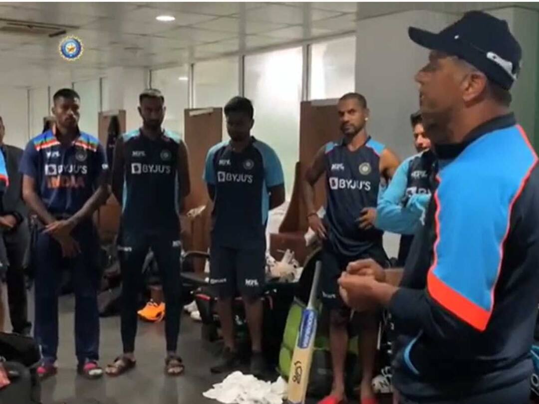 Rahul Dravid gives impeccable speech in dressing room after India's win in 2nd ODI IND Vs SL: డ్రస్సింగ్ రూమ్‌లో ద్రవిడ్ స్పీచ్... వీడియో వైరల్... ఏమన్నాడంటే?
