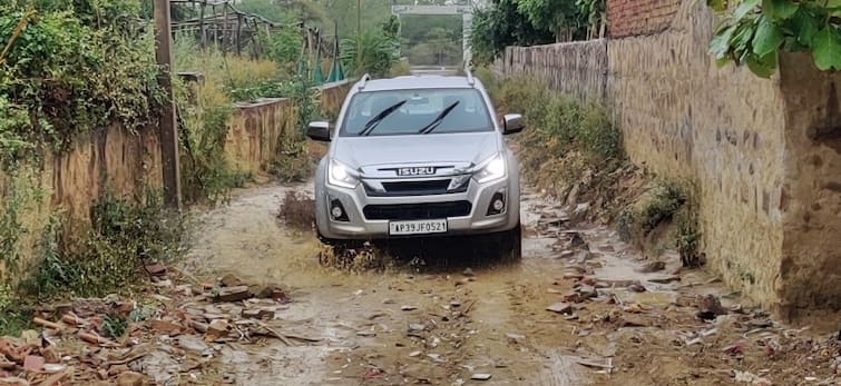 Best Car To Tackle Flooded Roads? Isuzu Hi-Lander And V Cross Full Review, Price & Features Best Car To Tackle Flooded Roads? Isuzu Hi-Lander And V Cross Full Review, Price & Features