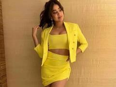 Janhvi Kapoor Dance Video: चाची- भतीजी ने स्टेज पर किया 'नदियों पार' गाने पर डांस, देखें वीडियो