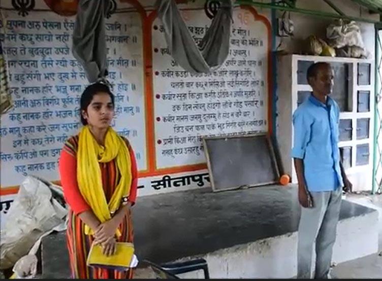 Vijendri complete the last rituals at cremation place in Sitapur Uttar Pradesh अनूठी मिसाल: महिला होकर विजेन्द्री श्मशान घाट पर कराती हैं अंतिम संस्कार, समाज को दे रही हैं बड़ा संदेश