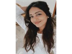 Nivetha Pethuraj Latest Pictures: சத்தியமா இனிமேல் என் சொந்தமெல்லாம் நீதான் - நிவேதா பெத்துராஜ் போட்டோ ஆல்பம்