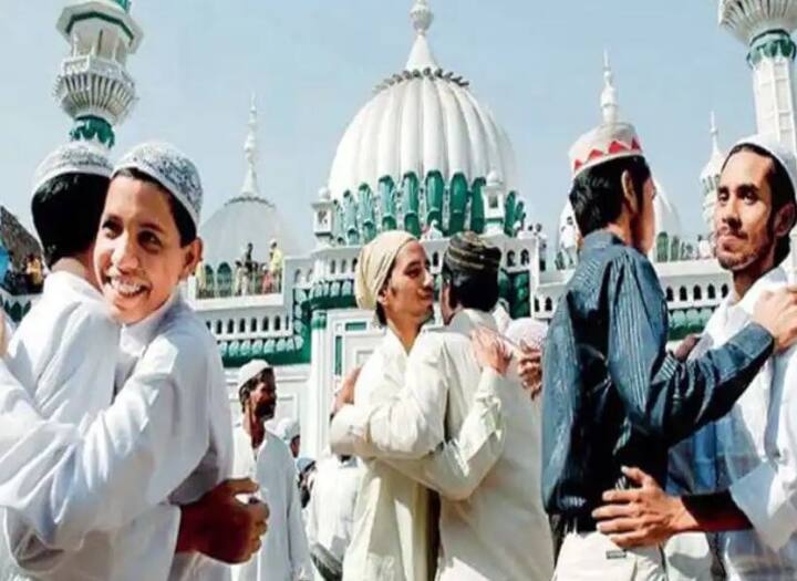 জুল হিজ্জা মাসের নবম দিন হজদিবস হিসেবে পালিত হয়ে থাকে। দশম দিন পালিত হয় ইদ-আল-আধা বা বকরি ইদ হিসেবে। এই দিনকে অনেকে ইদ কুরবান বা কুরবান বায়ারামি হিসেবেও উল্লেখ করে থাকেন।