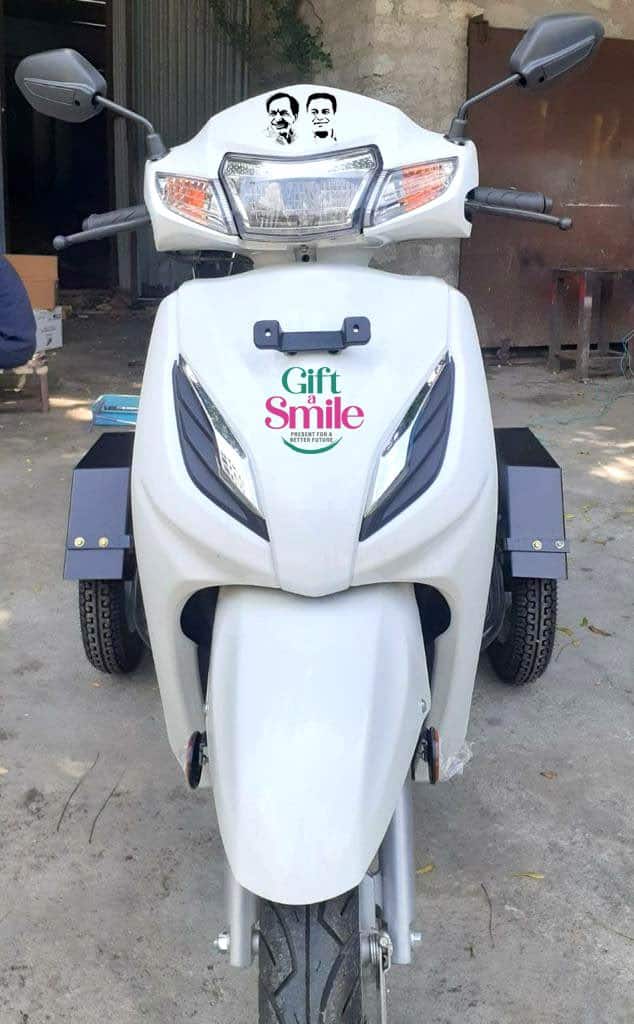 KTR to gift vehicles to disabled persons under Gift A Smile initiative KTR Birthday: కేటీఆర్ 'గిఫ్ట్ ఏ స్మైల్'..  100 మంది దివ్యాంగులకు వాహనాలు