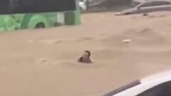 ચીન:હેનાનમાં 24 કલાકમાં ખબક્યો 18 ઇંચ વરસાદ, 25થી વધુ લોકોના મોત