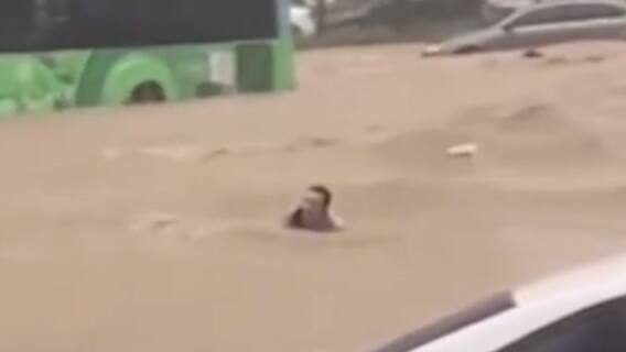 ચીન:હેનાનમાં 24 કલાકમાં ખબક્યો 18 ઇંચ વરસાદ, 25થી વધુ લોકોના મોત