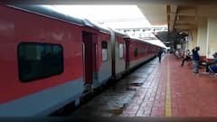 Konkan Railway Update : मुसळधार पावसामुळे कोकण रेल्वे वाहतूक ठप्प