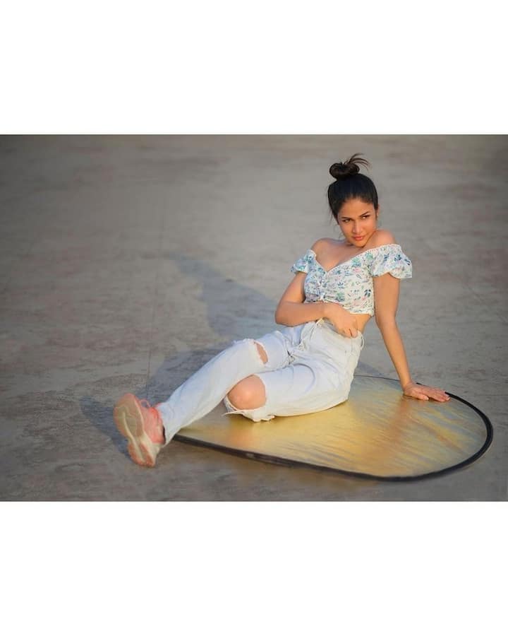 (Courtesy : Instagram) ఇందులో తన అమాయకపు లుక్స్ తో యూత్ ను ఆకట్టుకుంది ఈ బ్యూటీ.