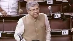 Pegasus Case: IT मंत्री के बयान के दौरान Rajya Sabha में TMC सांसद ने हाथ से पेपर छीन कर फाड़ा