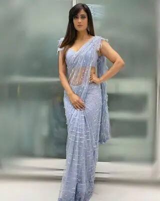 વળી, આમાં પહેલા શ્વેતા તિવારી રાહુલ-દિશાના લગ્નમાં એક સુંદર પર્પલ સાડીમાં દેખાઇ હતી.