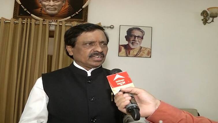 Shiv sena MP Vinayak Raut Allegation on Narayan Rane Nanar refinery konkan हिंमत असेल तर नारायण राणेंनी नाणार रिफायनरी प्रकल्प रेटून दाखवावा, खासदार विनायक राऊतांचं आव्हान