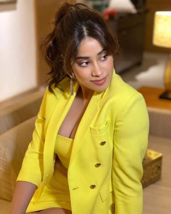 பேசி பேசி தீர்த்தபின்னும் ஏதோ ஒன்று குறையுதே