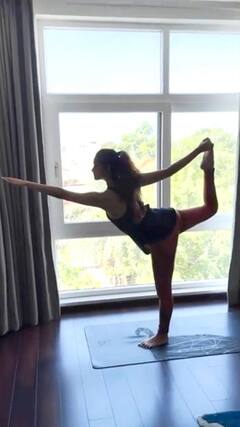 Keerthy Yoga Pics: கீர்த்தி சுரேஷ் ரெஃப்ரெஷிங் யோகா புகைப்படங்கள்!