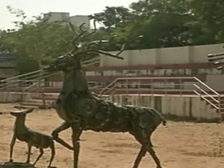 Marina Beach: மெரினா கடற்கரையை அலங்கரிக்கும் உலோக கழிவுச் சிலைகள்!