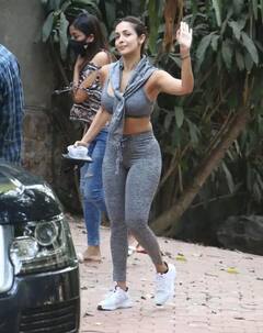 Gym Look 'ਚ Malaika Arora ਨੂੰ ਟੱਕਰ ਦਿੰਦੀਆਂ ਨਜ਼ਰ ਆ ਰਹੀਆਂ Sara Ali Khan ਤੇ Janhvi Kapoor? ਯਕੀਨ ਨਾ ਹੋਵੇ ਤਾਂ ਦੇਖੋ ਤਸਵੀਰਾਂ