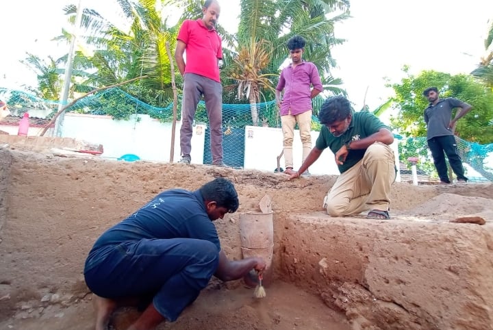 Discovery of 4 layer terracotta pipes in Korkai excavation கொற்கை அகழாய்வில் 4 அடுக்கு சுடுமண் குழாய்கள் கண்டுபிடிப்பு!