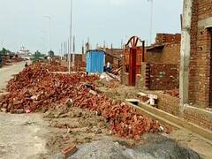 जेवर एयरपोर्ट के लिए विस्थापित किये गये किसानों का दर्द, कॉलोनी में बने मकानों की हालत हुई बदतर