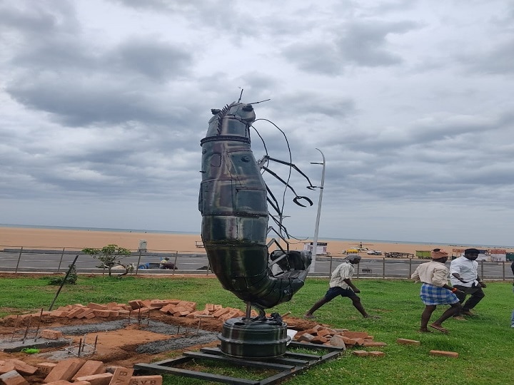 Marina Beach: மெரினா கடற்கரையை அலங்கரிக்கும் உலோக கழிவுச் சிலைகள்!