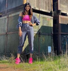 In Pics: टीवी एक्ट्रेस Shweta Tiwari ने फिर लूटी महफिल, पिंक पेंट सूट में दिए कमाल के पोज