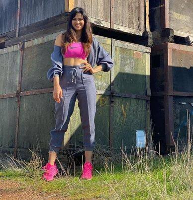 श्वेता ने टीवी शो 'कसौटी जिंदगी की' में प्रेरणा की भूमिका कर घर-घर में अपनी पहचान बनाई थी. शो में दर्शकों ने उनके किरदार को काफी पसंद किया था. और अब श्वेता सोशल मीडिया पर अपने जलवें बिखेर रही हैं.