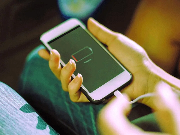Do not make these mistakes with the battery of the smartphone Smartphone Battery Tips: स्मार्टफोन की बैटरी के साथ न करें ये गलतियां, हो सकता है भारी नुकसान