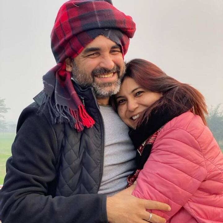 उनकी शादी भी बड़े दिलचस्प अंदाज में हुई. पंकज से शादी करने के लिए  मृदुला ने कई बार टाल-मटौल किया और तय शादी को तोड़ने की कोशिश की. मृदुला ने एक बार कहा था कि ‘मैं जानती हूं कि पंकज से शादी करने के लिए मैने क्या-क्या नहीं किया.’