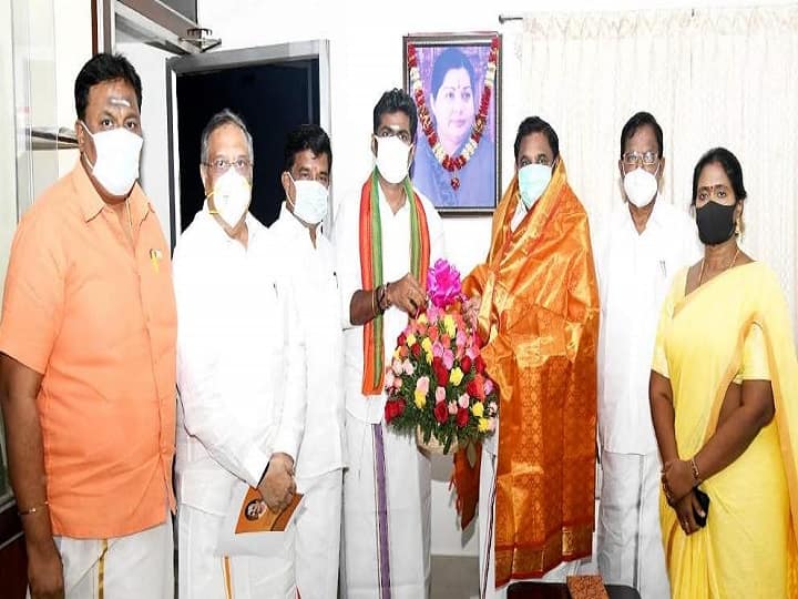 ‛இவங்களே வைப்பாங்களாம்... இவங்களே எடுப்பாங்களாம்’ ஒபிஎஸ்-ஈபிஎஸ்-அண்ணாமலை சந்திப்புக்கு பின் பாஜக கருத்து! Annamalai, the new BJP leader who met the OBS and EPS ‛இவங்களே வைப்பாங்களாம்... இவங்களே எடுப்பாங்களாம்’ ஒபிஎஸ்-ஈபிஎஸ்-அண்ணாமலை சந்திப்புக்கு பின் பாஜக கருத்து!