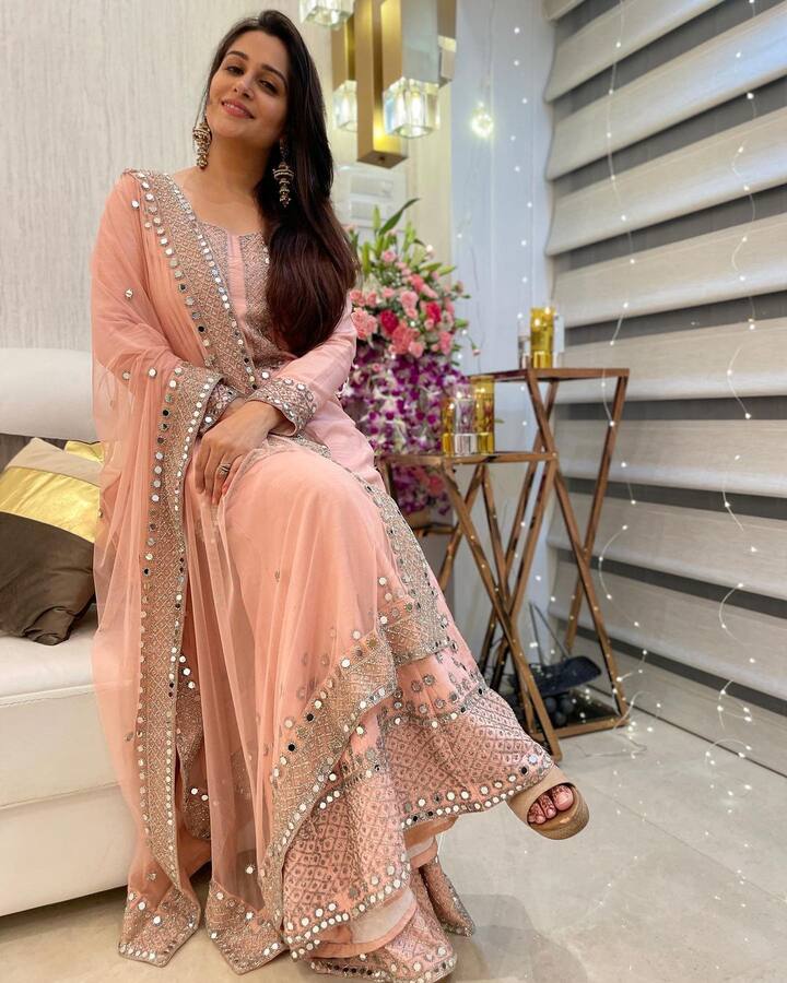 Before starting her acting career, Dipika was working as a flight attendant but due to some health issues, she resigned and then joined the Entertainment business. (Image courtesy - @ ms.dipika/Instagram)