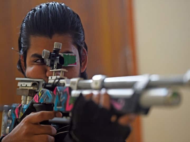 Tokyo Olympics 2020, Divyansh Pawar india's youngest shooter eyes to win gold for country Tokyo Olympics 2020:  गोल्ड जीतकर धमाका कर सकते हैं 18 साल के दिव्यांश पंवार, जानें क्यों है इनसे मेडल की उम्मीद