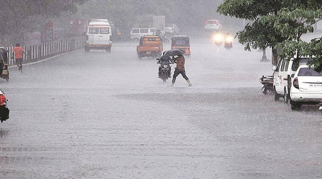 Waterlogging situation in Maharashtra due to heavy rains, red alert in five districts મહારાષ્ટ્રમાં ધોધમાર વરસાદથી જળબંબાકારની સ્થિતિ, પાંચ જિલ્લામાં રેડ એલર્ટ