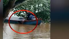 Kalyan Flood Rescue : पुराच्या पाण्यात पोहणे तरुणाच्या अंगलट, कोळी बांधव मदतीला आल्यानं जीव वाचला