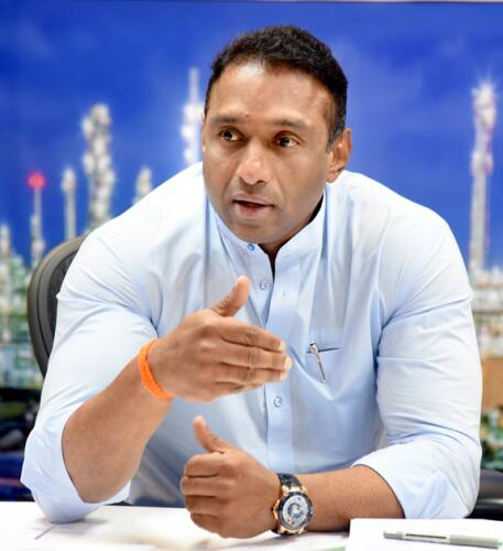 Nellore News: మంత్రి గౌతమ్ రెడ్డికి వెరైటీ స్వాగతం.. డ్రోన్లను ఇలా కూడా వాడేయచ్చు ఇక