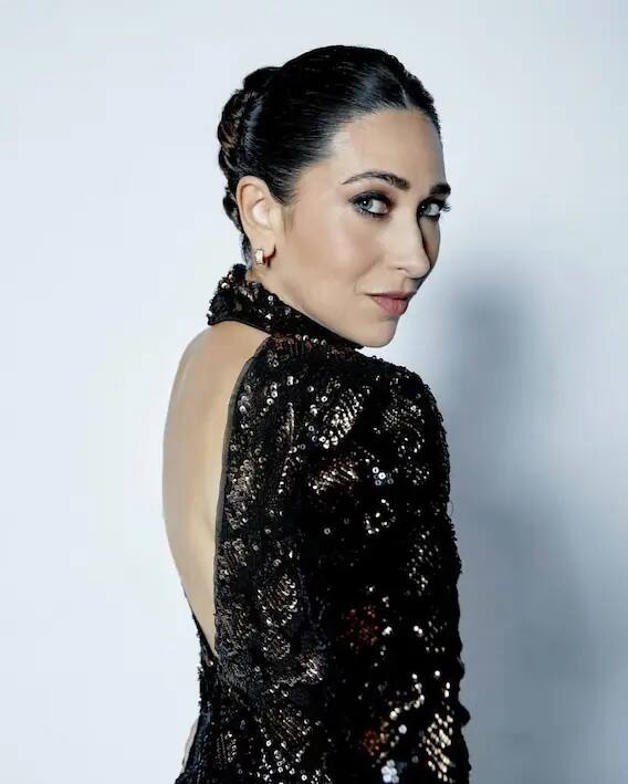 সোনি টিভিতে পপুলার শো 'সুপার ড্যান্সার চ্যাপ্টার ফোর'-তে শিল্পা শেঠীর পরবর্তে বিচারকের আসনে দেখা যাবে করিশ্মা কপুরকে। স্বামী রাজ কুন্দ্রার গ্রেফতার হওয়ার পরে শ্যুটিংয়ে আসছেন না শিল্পা। তার বদলি হিসেবেই করিশ্মাকে নেওয়া হয়েছে।