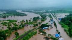 Badlapur Flood : उल्हासनदीला पूर, मुसळधार पावसामुळे 'बदला'पूर, अनेक इमारती, घरांमध्ये पुराचं पाणी