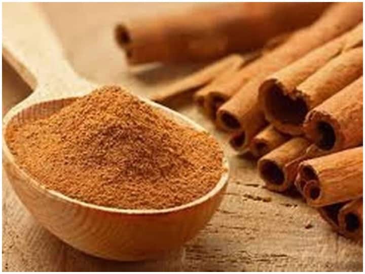 Side Effects Of Cinnamon Consuming too much cinnamon can trigger these side effects know Side Effects Of Cinnamon: दालचीनी के अधिक इस्तेमाल से हो सकते हैं ये साइड-इफेक्ट्स, जानिए