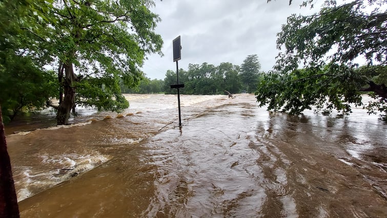 Cloudburst in Kokan two died तळकोकणात ढगफुटी सदृश्य पावसामुळे पूरस्थिती, दोघांचा मृत्यू