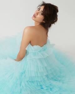 Friday Fashion Face-Off: Who Wore The Icy Blue Gown Better, Janhvi Kapoor Or Sara Ali Khan?