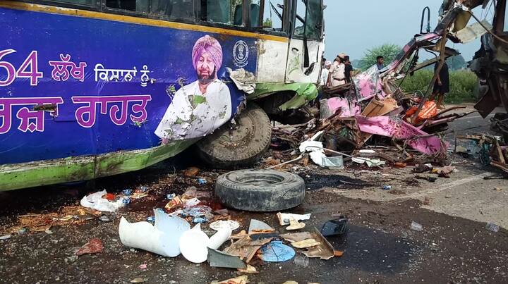 ਟ੍ਰੈਫਿਕ ਐਜੂਕੇਸ਼ਨ ਸੈੱਲ ਦੇ ਇੰਚਾਰਜ ਕ੍ਰਿਪਾਲ ਸਿੰਘ ਨੇ ਦੱਸਿਆ ਕਿ ਇਹ ਹਾਦਸਾ ਇੰਨਾ ਭਿਆਨਕ ਸੀ ਕਿ ਇਸ ਹਾਦਸੇ ਵਿੱਚ 5 ਵਿਅਕਤੀਆਂ ਦੀ ਮੌਕੇ ਤੇ ਮੌਤ ਹੋ ਗਈ ਜਦਕਿ ਪੰਜਾਹ ਤੋਂ ਸੱਠ ਵਿਅਕਤੀ ਗੰਭੀਰ ਜ਼ਖ਼ਮੀ ਹੋ ਗਏ ਜਿਨ੍ਹਾਂ ਨੂੰ ਸਿਵਲ ਹਸਪਤਾਲ ਵਿਚ ਮੋਗਾ ਪਹੁੰਚਾਇਆ ਗਿਆ ਹੈ।