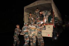 In Pics : रत्नागिरी, रायगडमधील पुरग्रस्तांच्या मदतीसाठी आर्मी, नेव्ही, एअरफोर्स दाखल