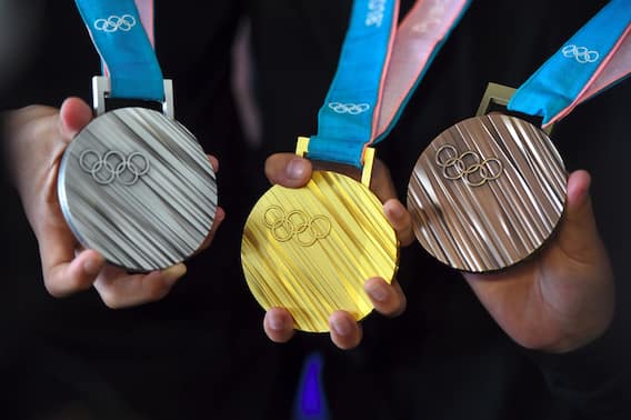Tokyo Olympic Gold medal: టోక్యో ఒలింపిక్స్ పతకాల ప్రత్యేకత ఏంటో తెలుసా? పతకాలను వేటితో తయారు చేశారు?