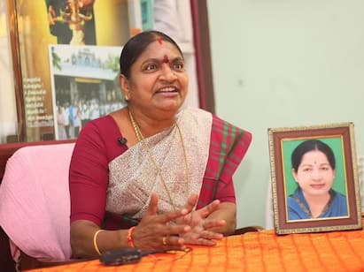 Valarmathi appointed women wing secretary of AIADMK அதிமுக மகளிர் அணிச் செயலாளராக முன்னாள் அமைச்சர் வளர்மதி நியமனம்!
