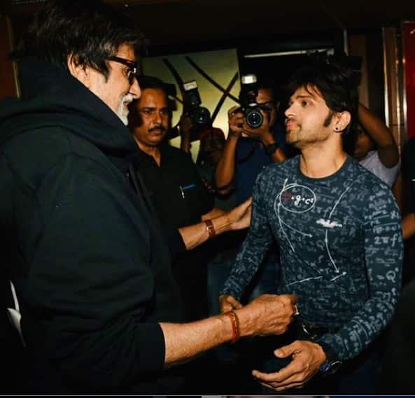 প্রথম ভারতীয় হিসেবে লন্ডনের ওয়েম্বলি স্টেডিয়ামে পারফর্ম করেন হিমেশ রেশমিয়া।