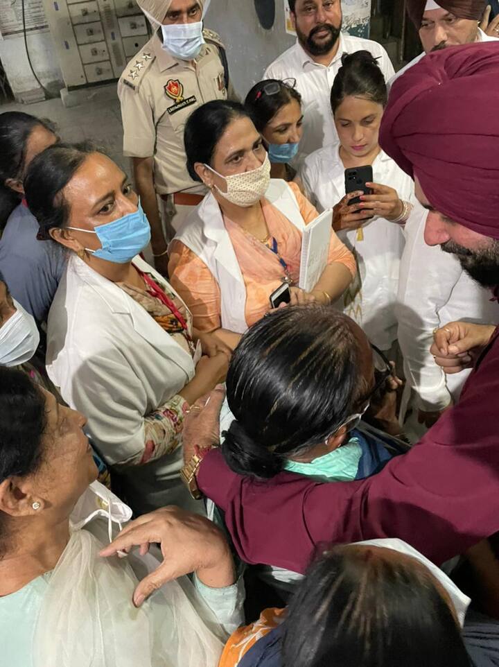 ਸਰਕਾਰ ਵੱਲੋਂ ਮ੍ਰਿਤਕਾਂ ਦੇ ਪਰਿਵਾਰਾਂ ਨੂੰ 5-5 ਲੱਖ ਰੁਪਏ ਦੇ ਮੁਆਵਜ਼ੇ ਦਾ ਐਲਾਨ ਕੀਤਾ ਗਿਆ।