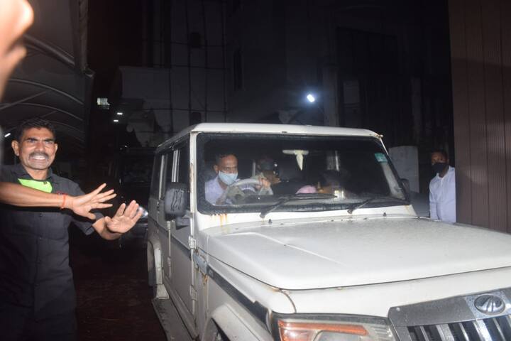 कहा जा रहा है कि क्राइम ब्रांच की टीम ने इस दौरान राज कुंद्रा और शिल्पा शेट्टी को आमने-सामने बैठाकर पूछताछ की है और केस से जुड़े कई सवाल पूछे गए हैं.