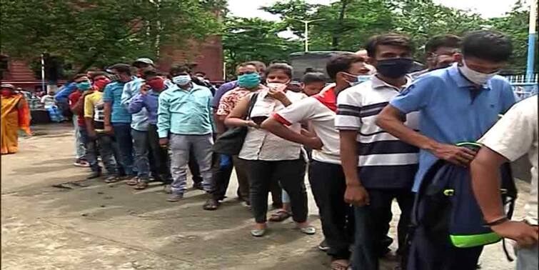 Kolkata Municipal health centers suspended covaxin vaccination Long queues and peoples harrashment Covid19 Updates: বন্ধ কোভ্যাক্সিন টিকাকরণ! হাসপাতালের বাইরে বিশাল লাইন, সঙ্কট চরমে
