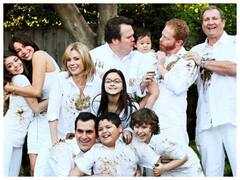 घर पर हो रहे हैं बोर, तो इन 4 वेब सीरीज को देखें वो भी अपने परिवार के साथ