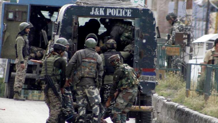 Jammu and Kashmir Pulwama Encounter 2 Terrorists gunned down Pulwama Encounter: ফের অশান্ত পুলওয়ামা, এনকাউন্টারে খতম ২ জঙ্গি