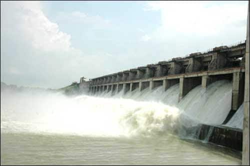 Heavy rain makes Huge water Inflow in Godavari, Sriram sagar, maneru, kadem project, jurala, srisailam projects Know in detail Telangana Projects: నిండుకుండల్లా తెలంగాణ ప్రాజెక్టులు